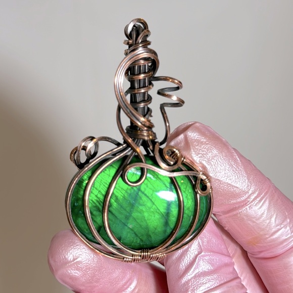 Pumpkin Copper Wire Wrap Pendant with Flashy Green Labradorite Gemstone - Picture 1 of 4